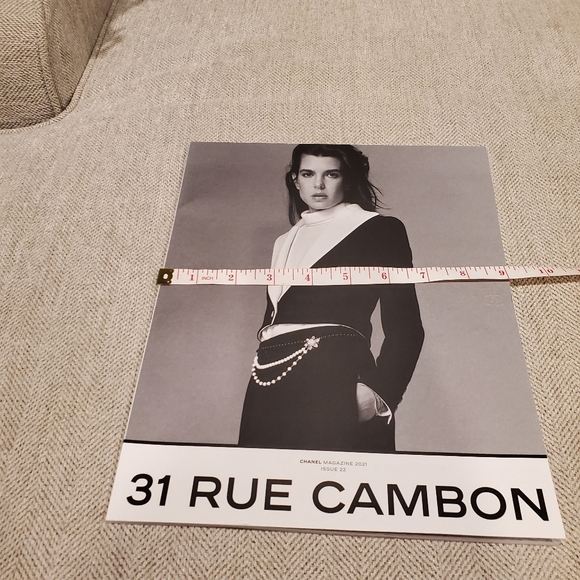 Brand new Chanel magazine issue - Picture 7 of 8